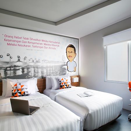 Berry Biz Hotel Seminyak  Exterior photo