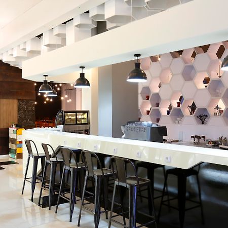Berry Biz Hotel Seminyak  Exterior photo