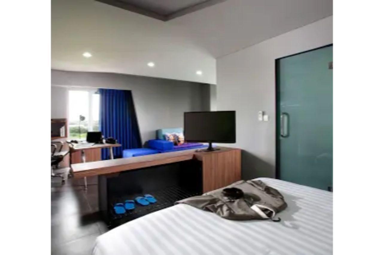 Berry Biz Hotel Seminyak  Exterior photo